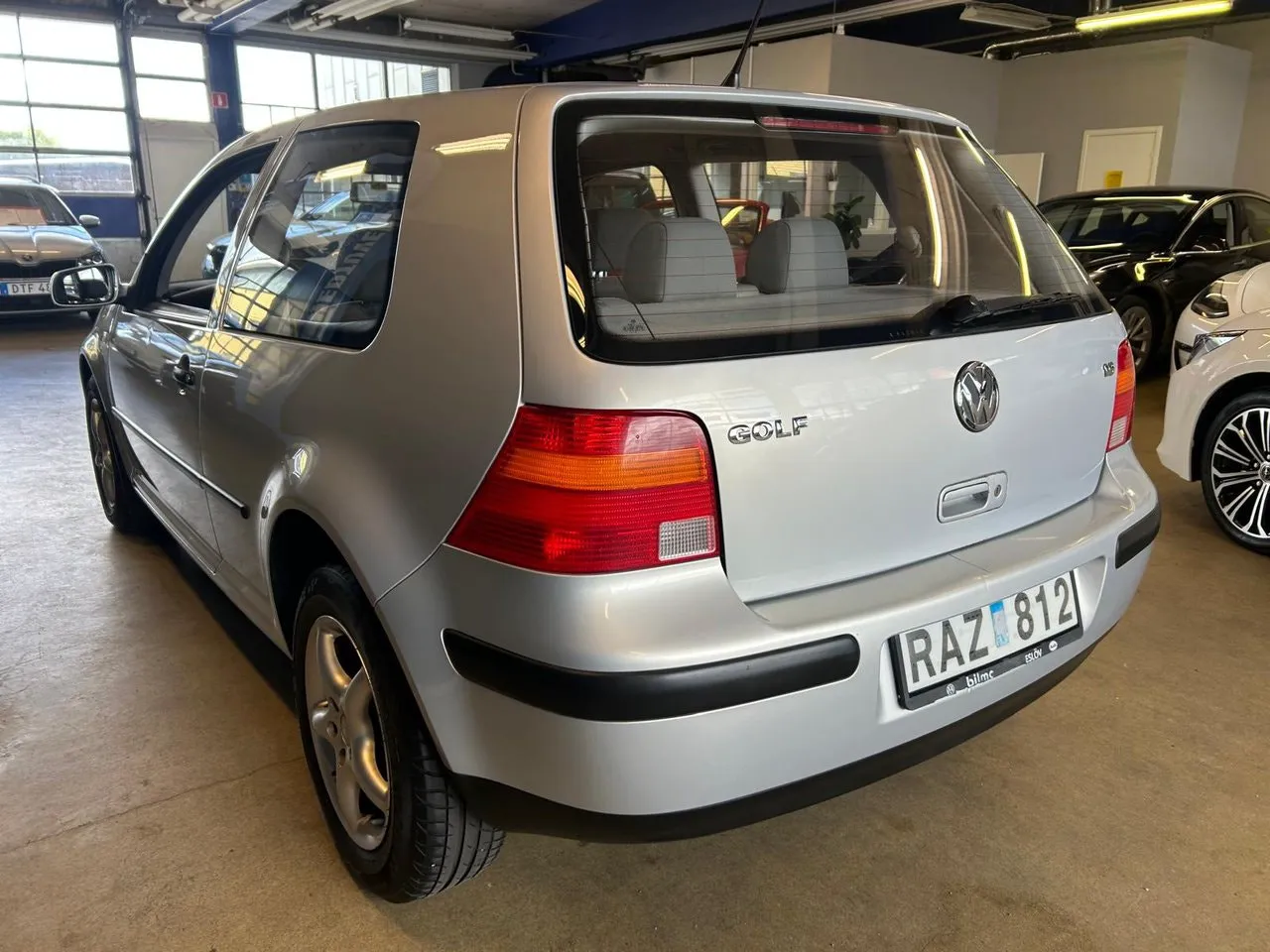 Vehicle image 18
