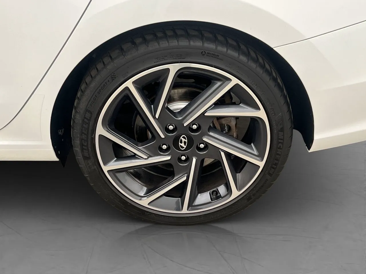 Vehicle image 30