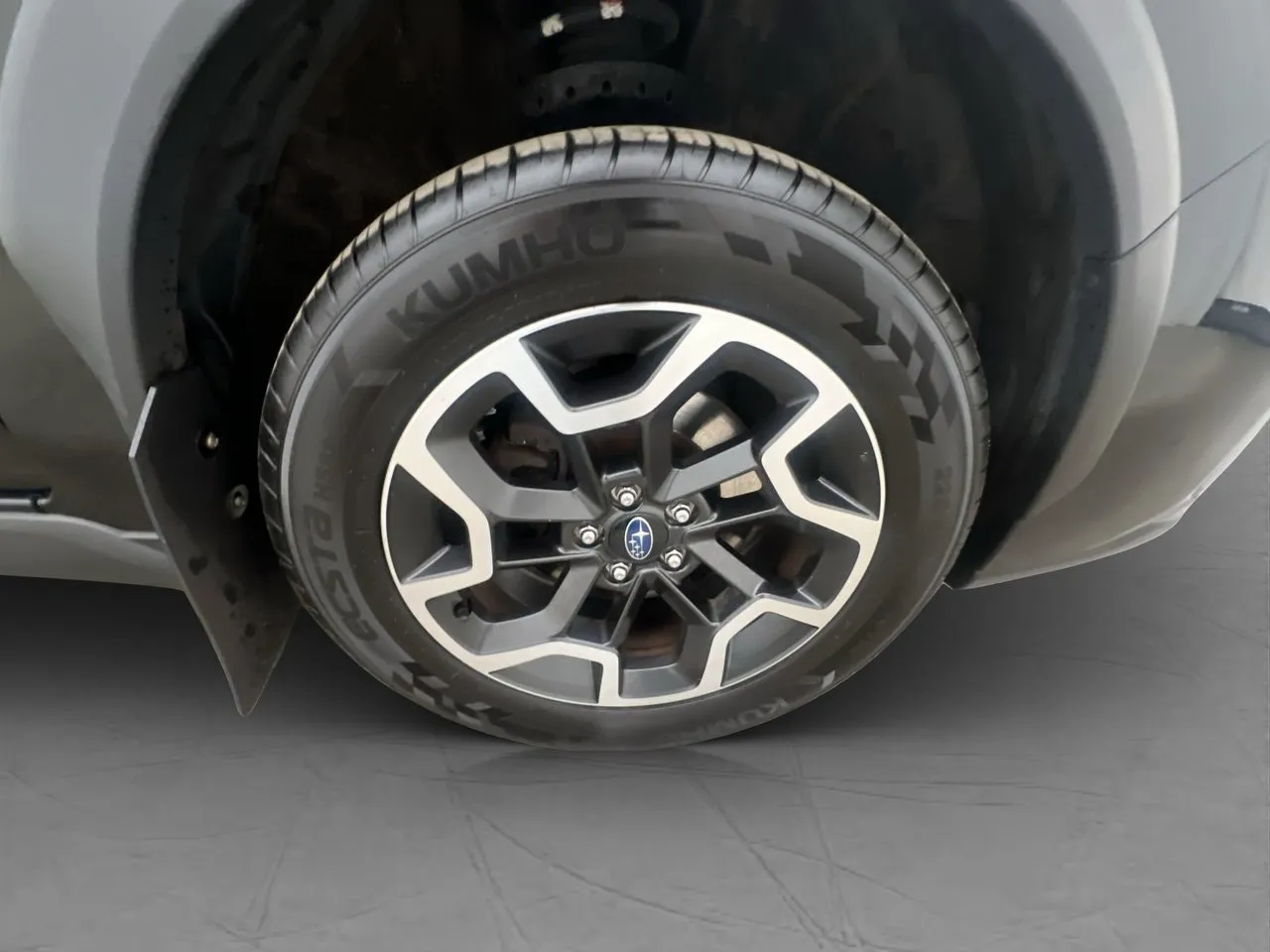 Vehicle image 32