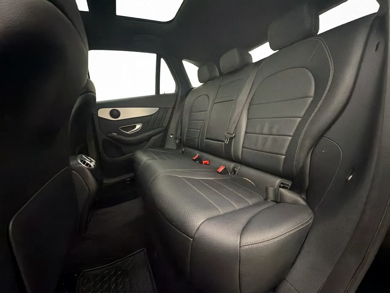Vehicle image 28