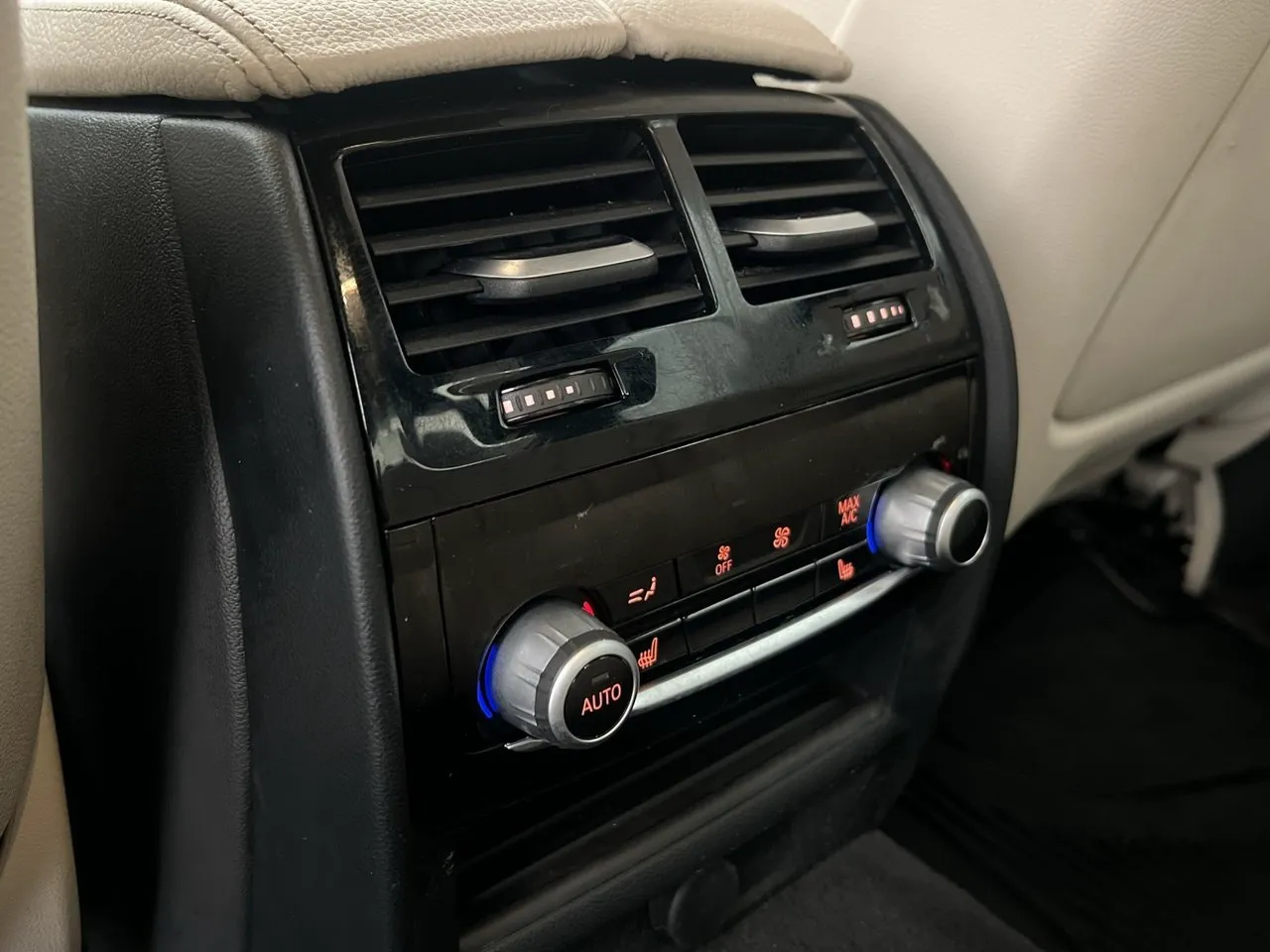 Vehicle image 29