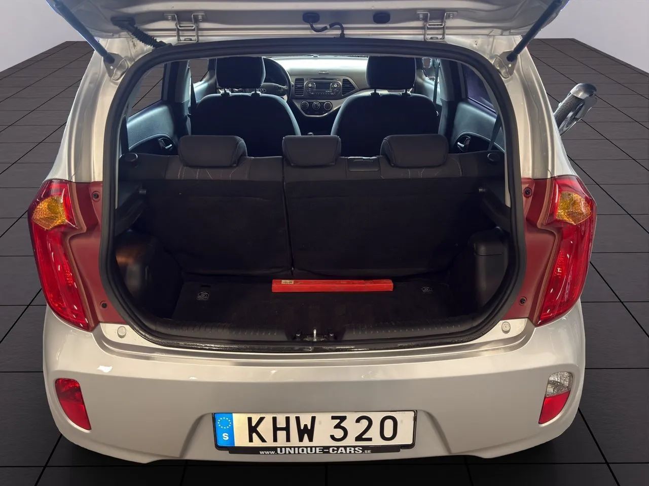Vehicle image 17