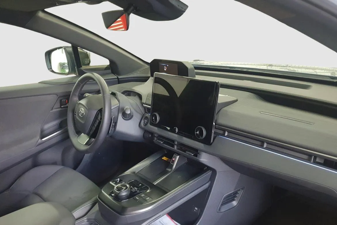 Vehicle image 8