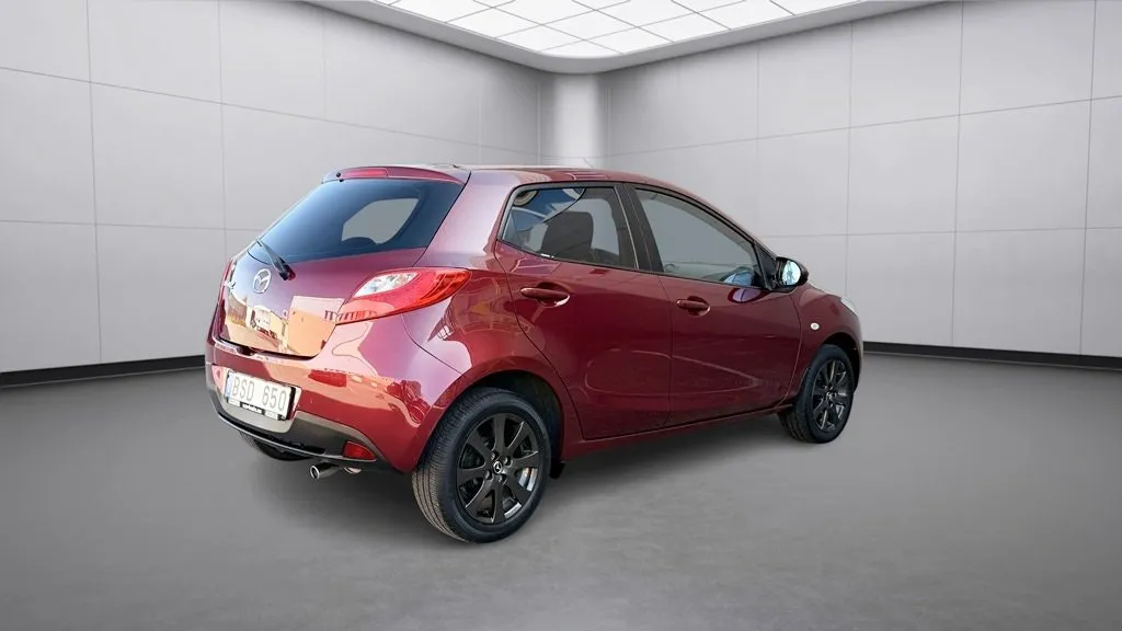 Vehicle image 4