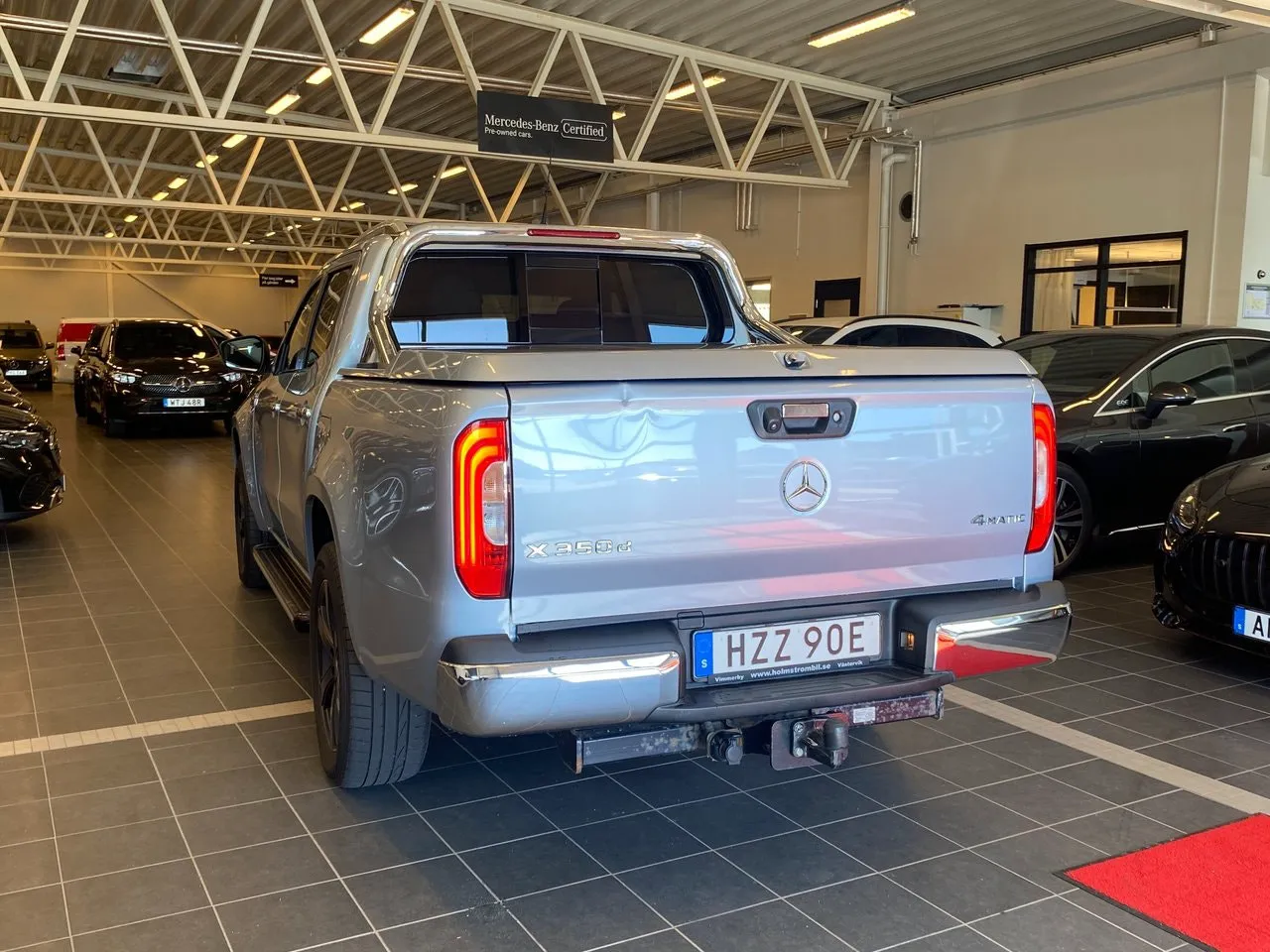 Vehicle image 4