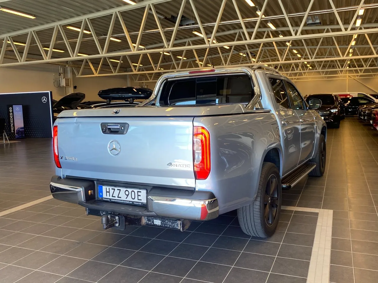 Vehicle image 6