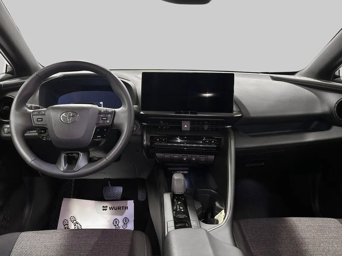 Vehicle image 10