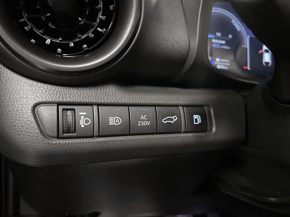 Vehicle image 18