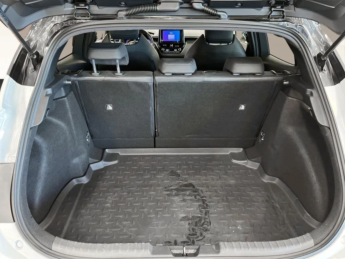 Vehicle image 12