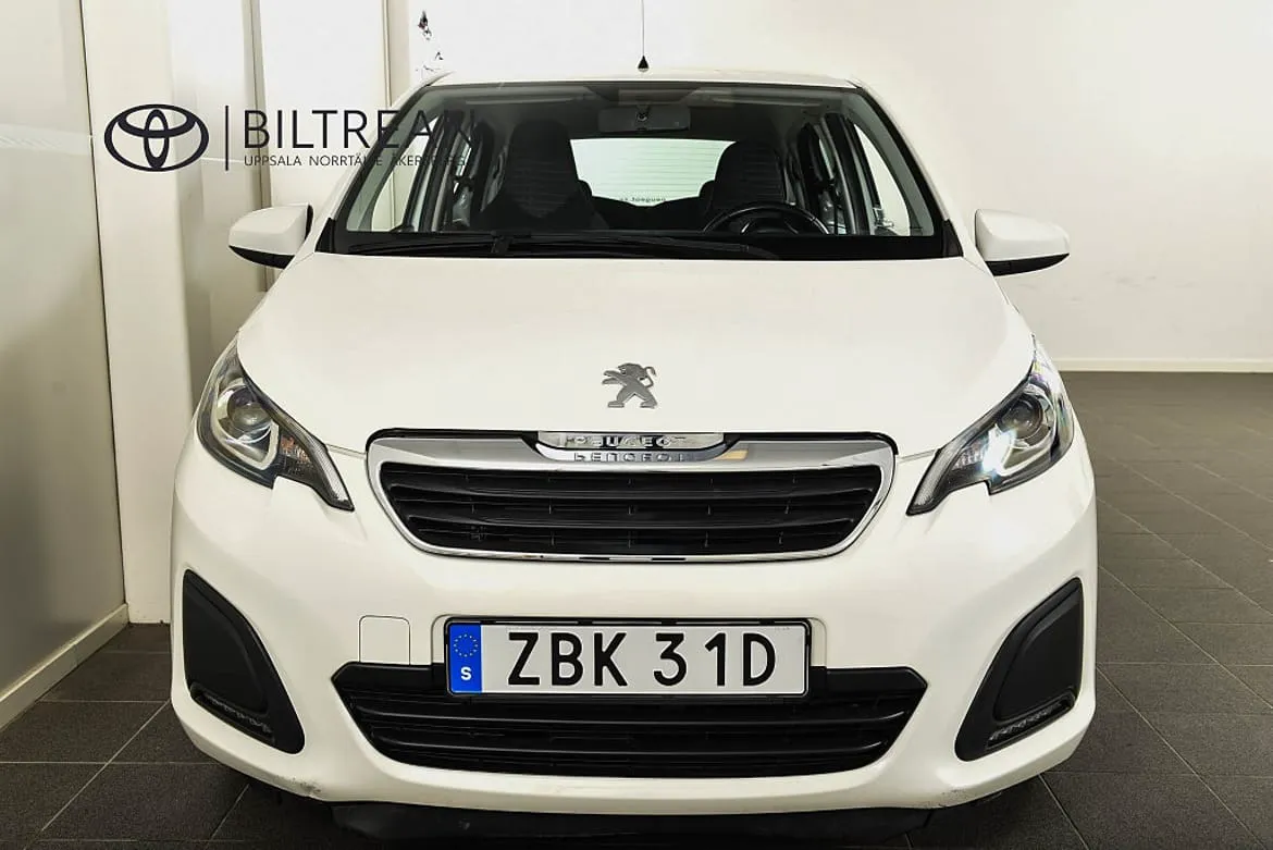 Vehicle image 15