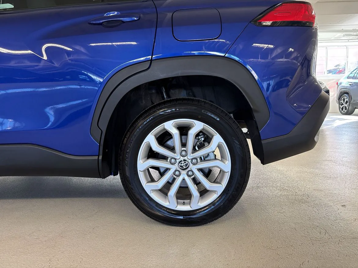 Vehicle image 10