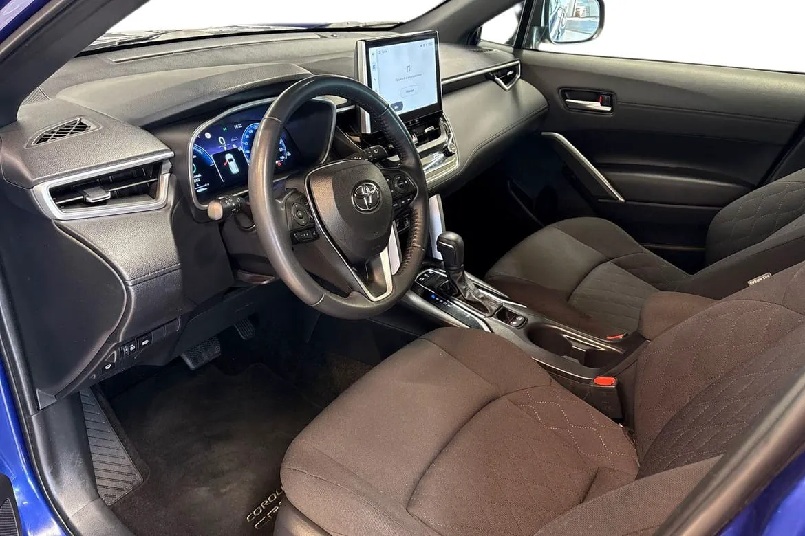 Vehicle image 13