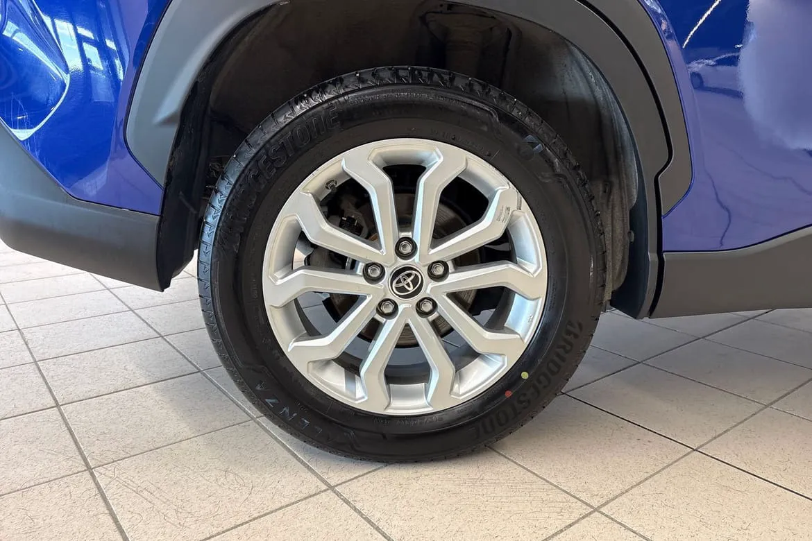 Vehicle image 16