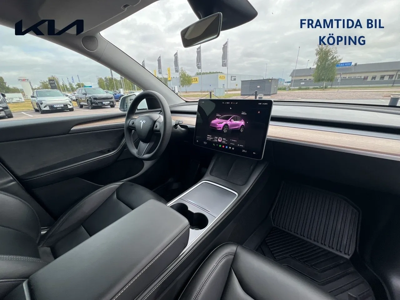 Vehicle image 16