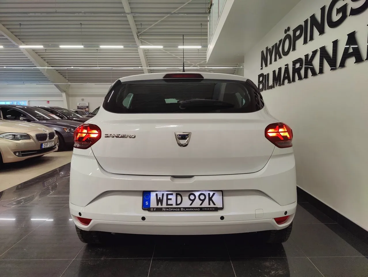 Vehicle image 5