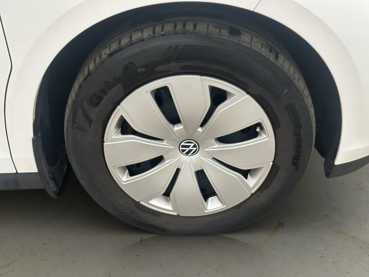 Vehicle image 33