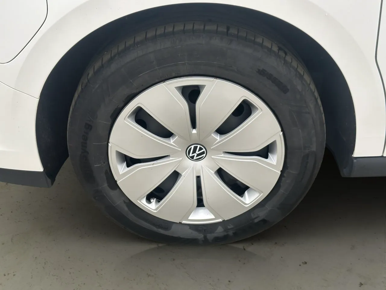 Vehicle image 32
