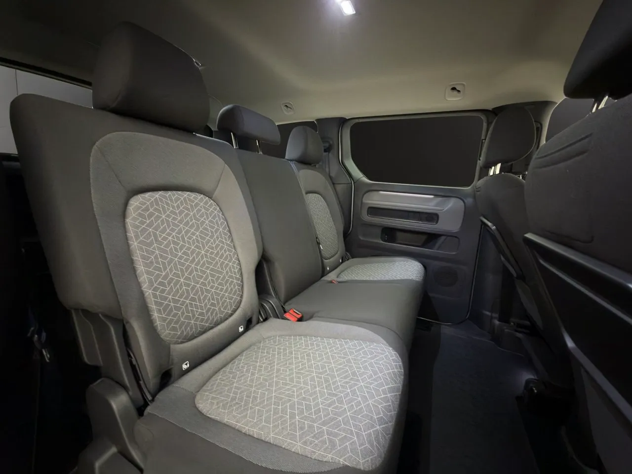 Vehicle image 31