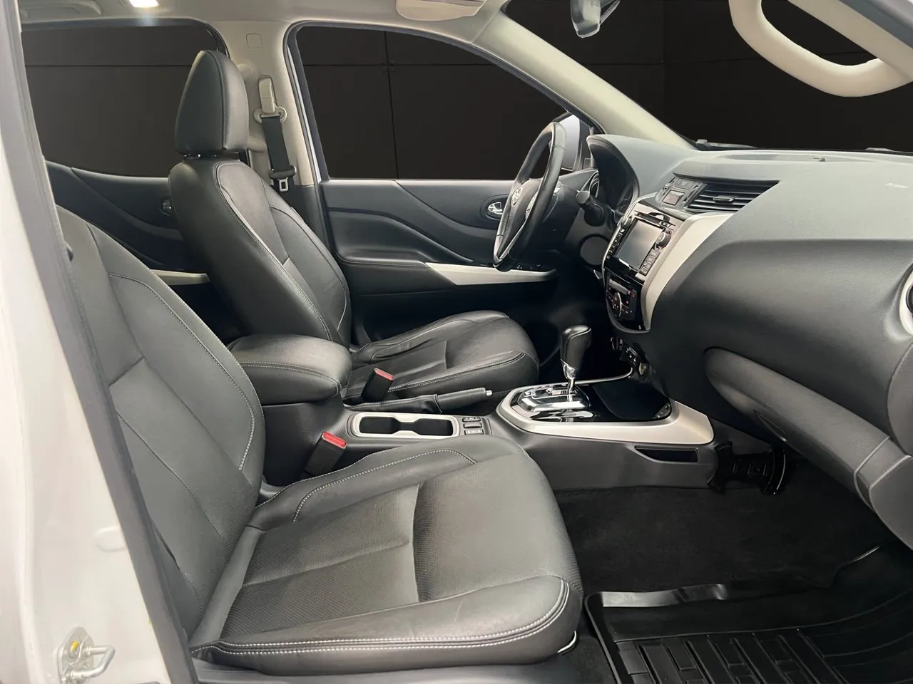 Vehicle image 32