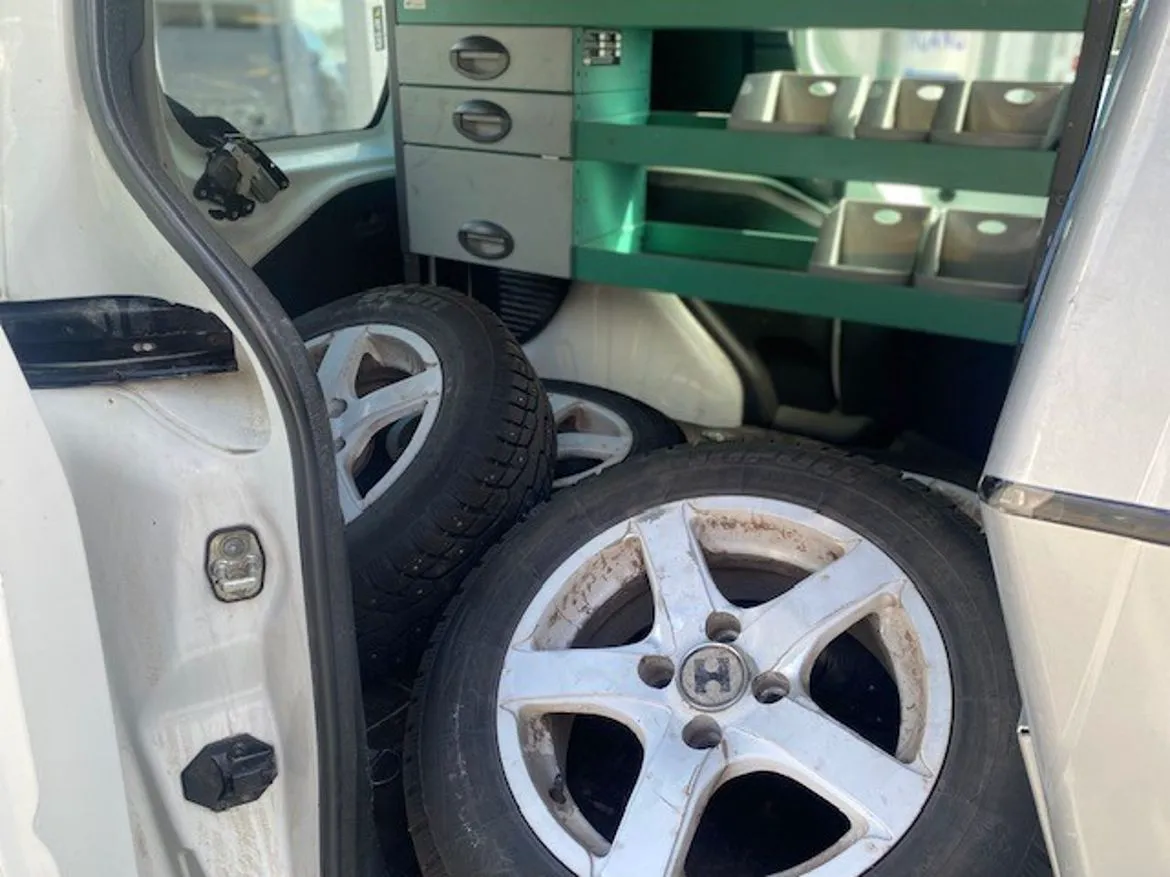 Vehicle image 4