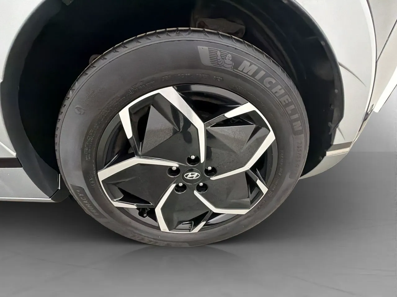 Vehicle image 34