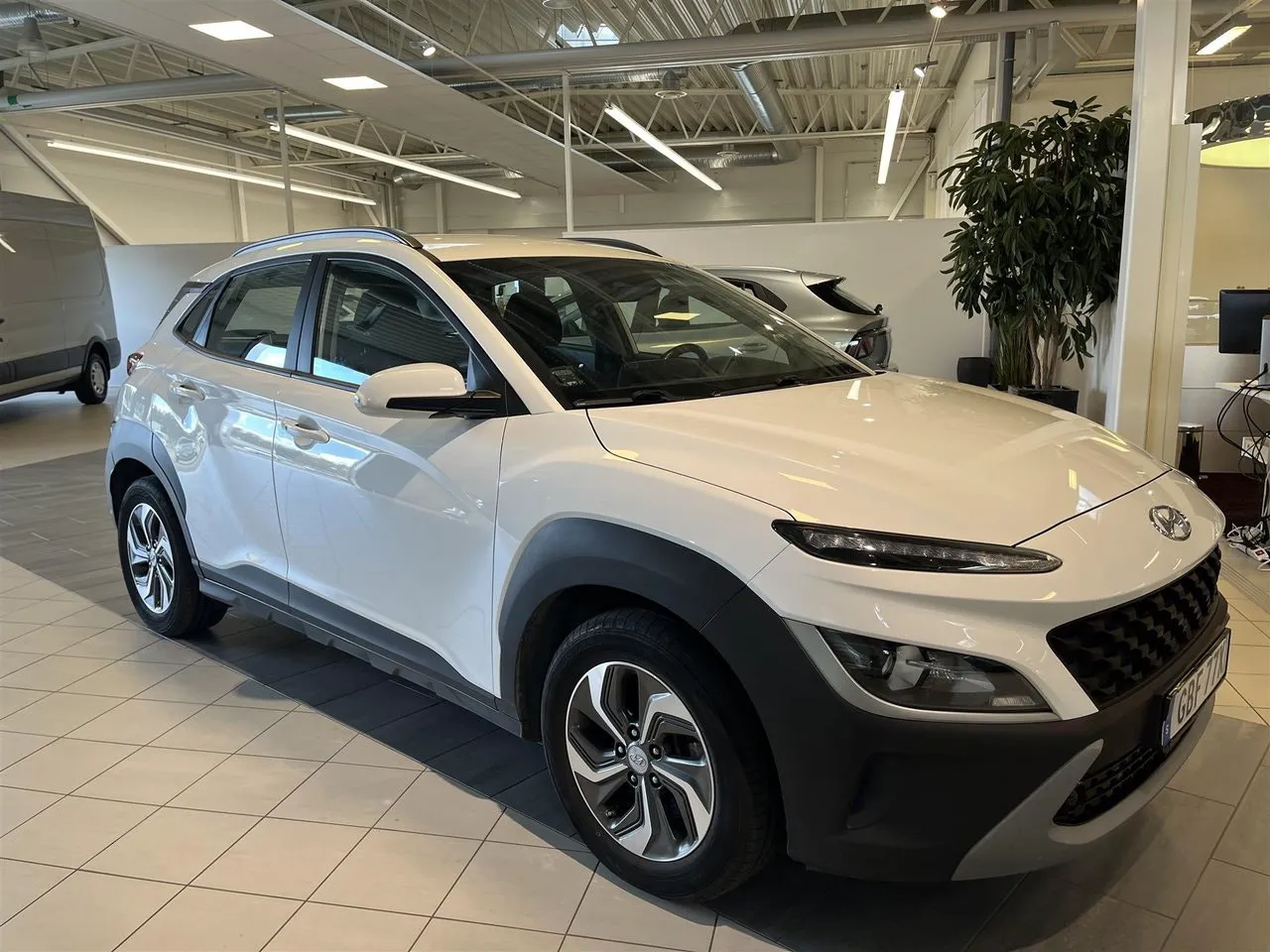 Vehicle image 5