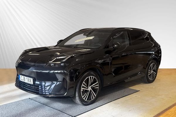 Lynk & Co 08 Core PHEV - 2025