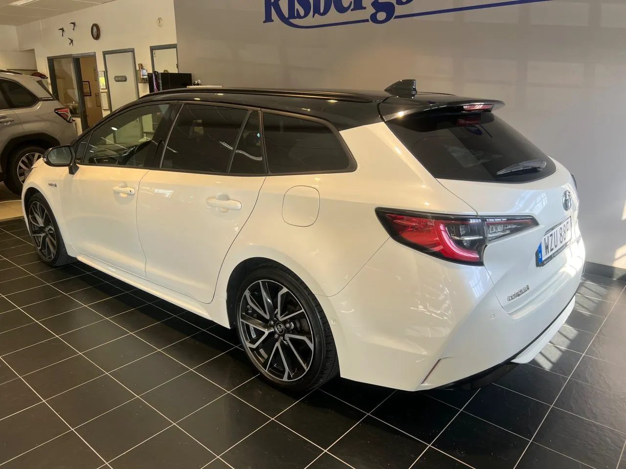 Vehicle image 3