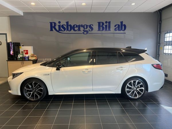 Toyota Corolla Touring Sports Hybrid e-CVT Executive V-hjul & M-värm! - 2019
