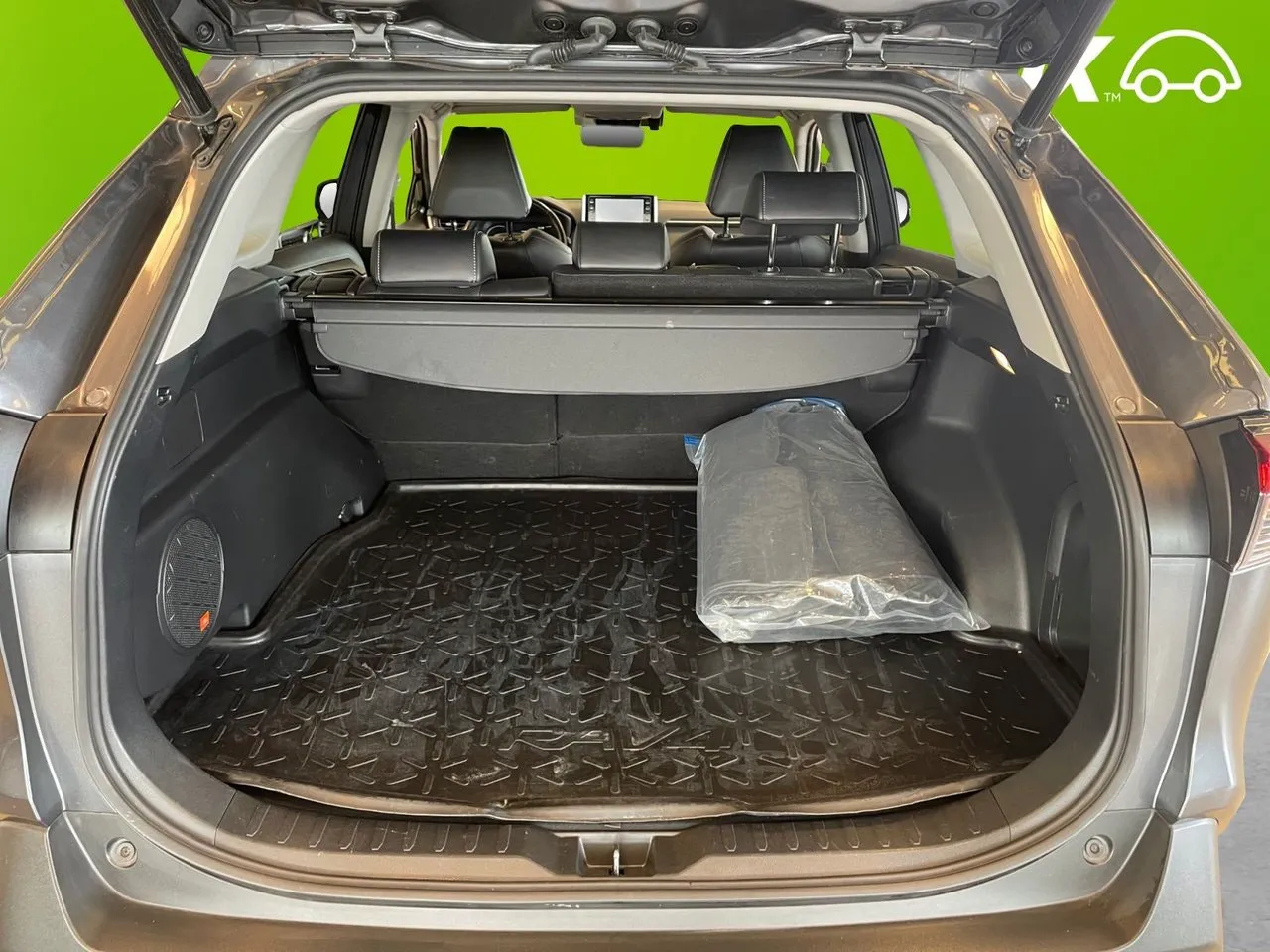 Vehicle image 15