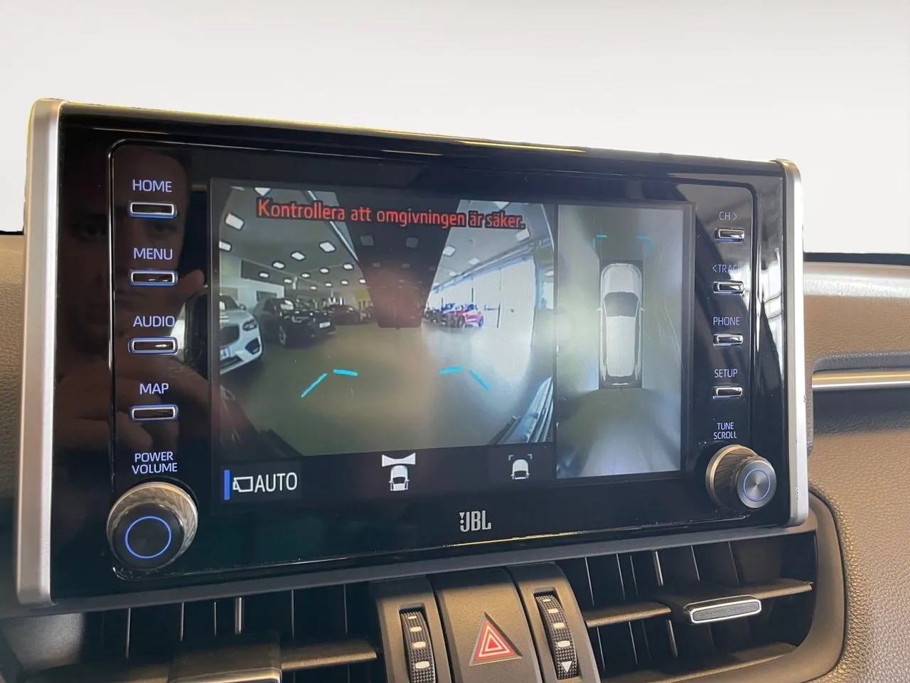 Vehicle image 18