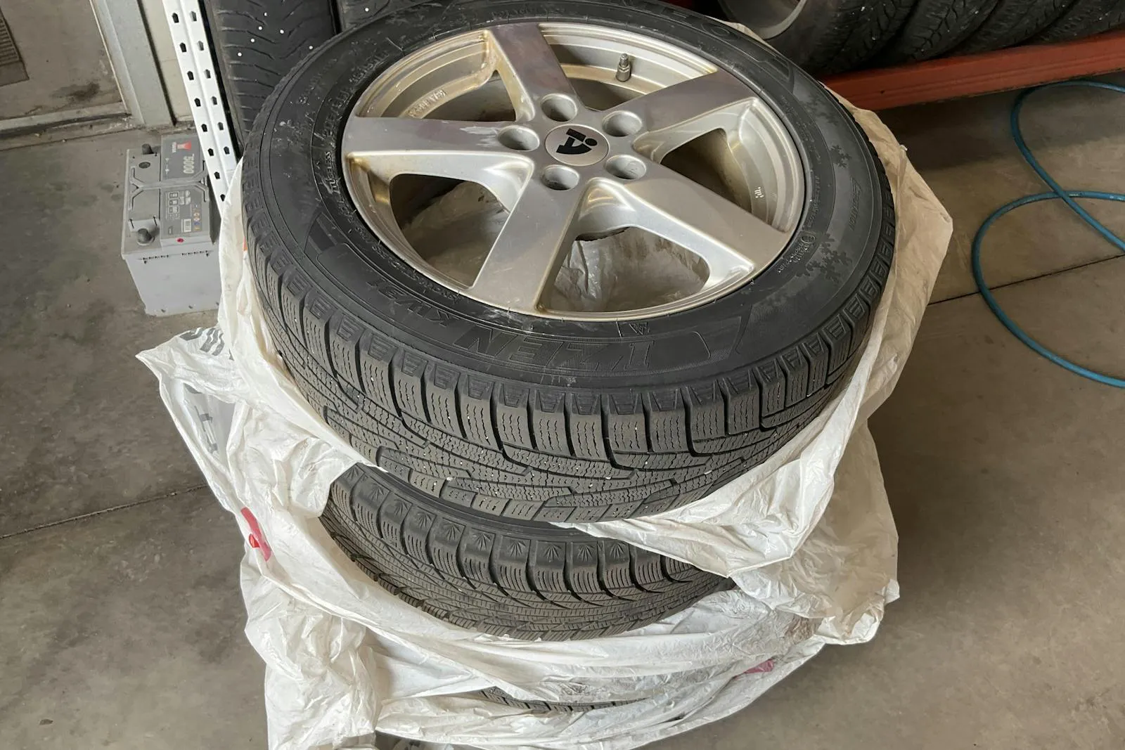 Vehicle image 16