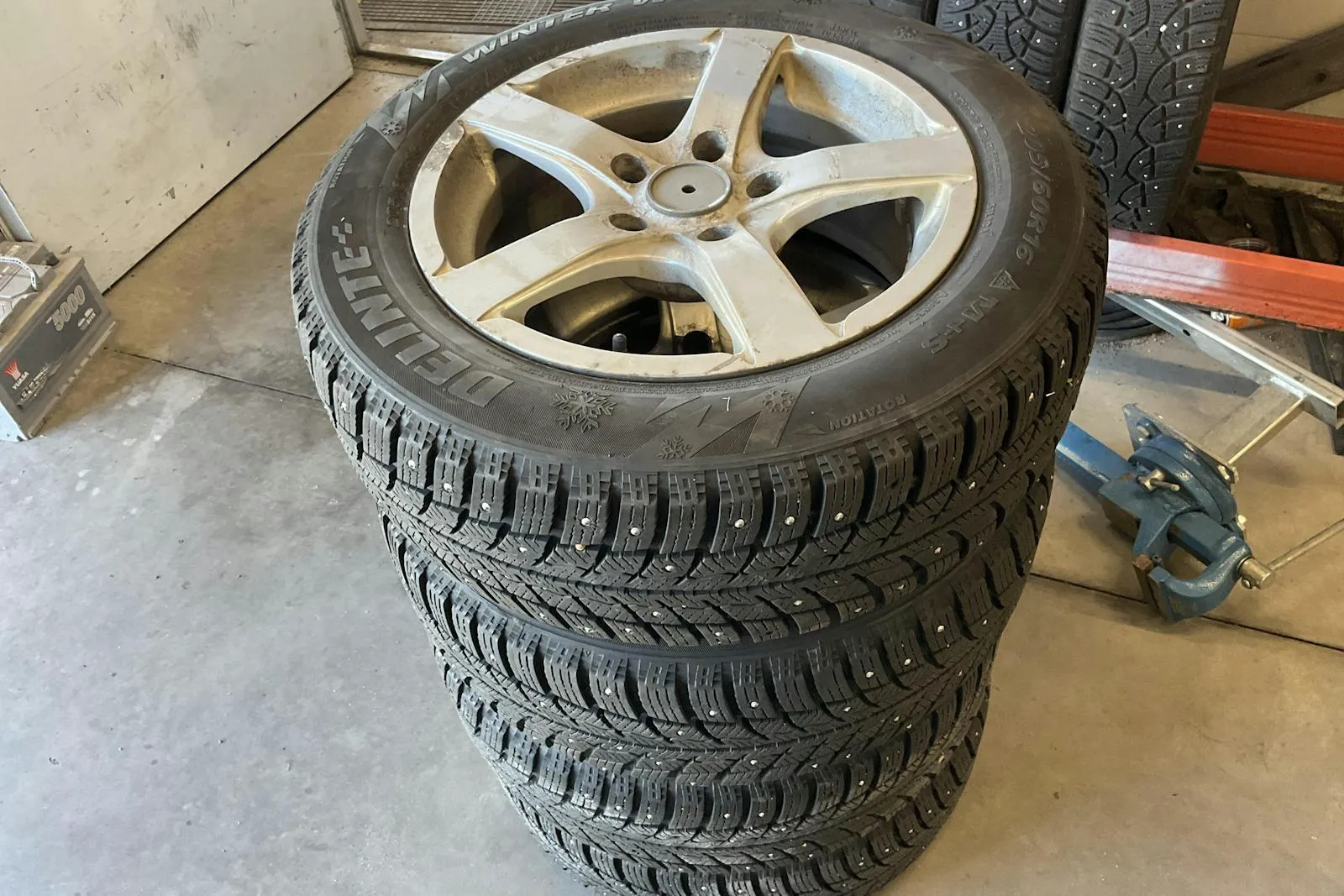 Vehicle image 12