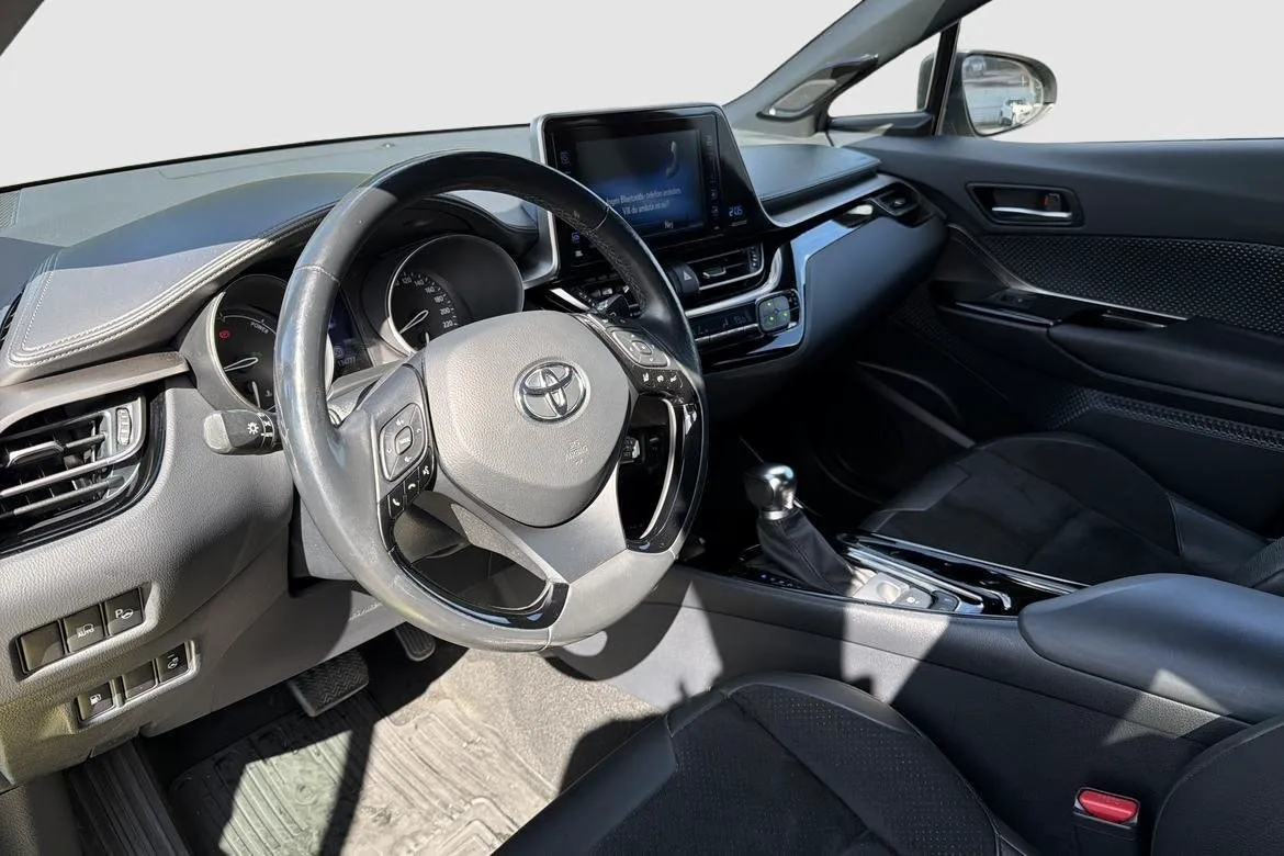 Vehicle image 7