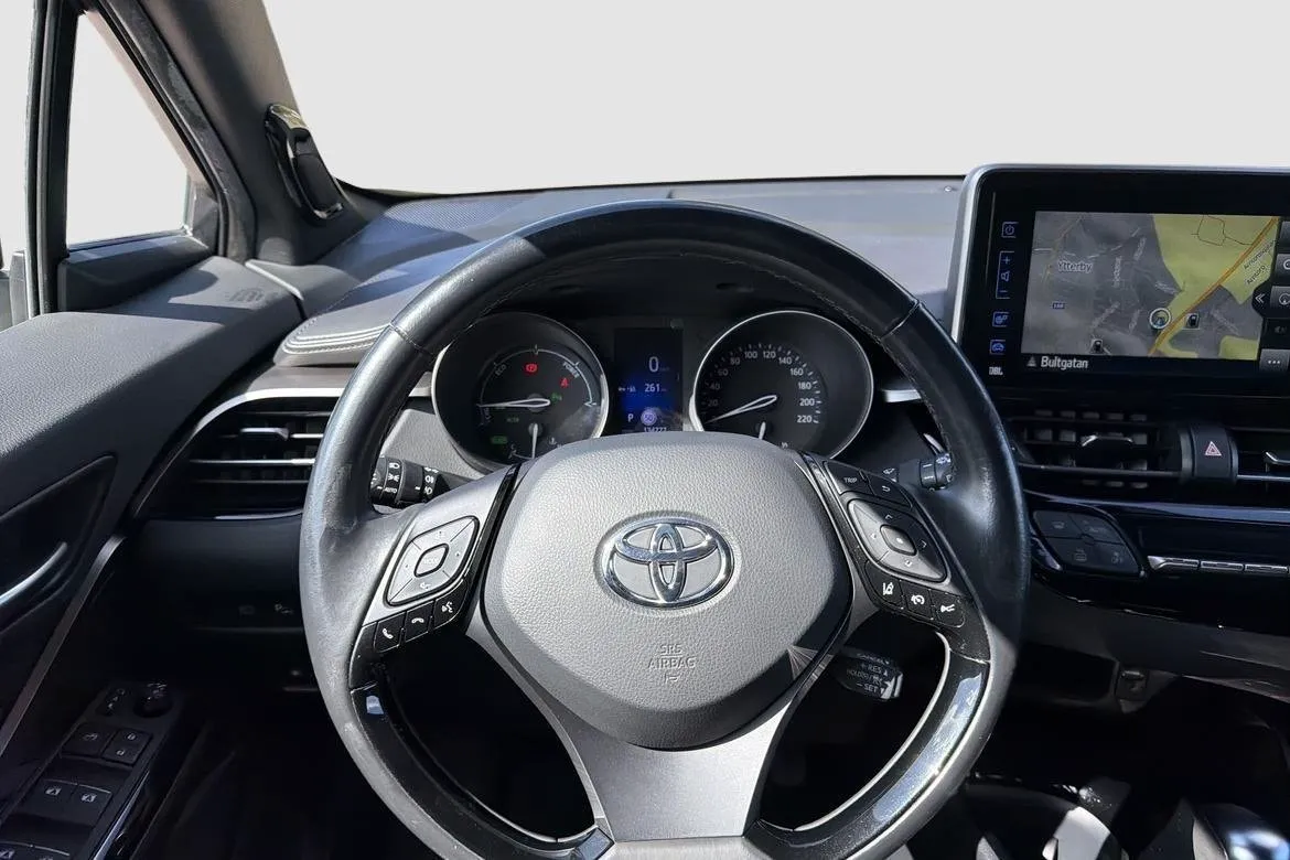 Vehicle image 10
