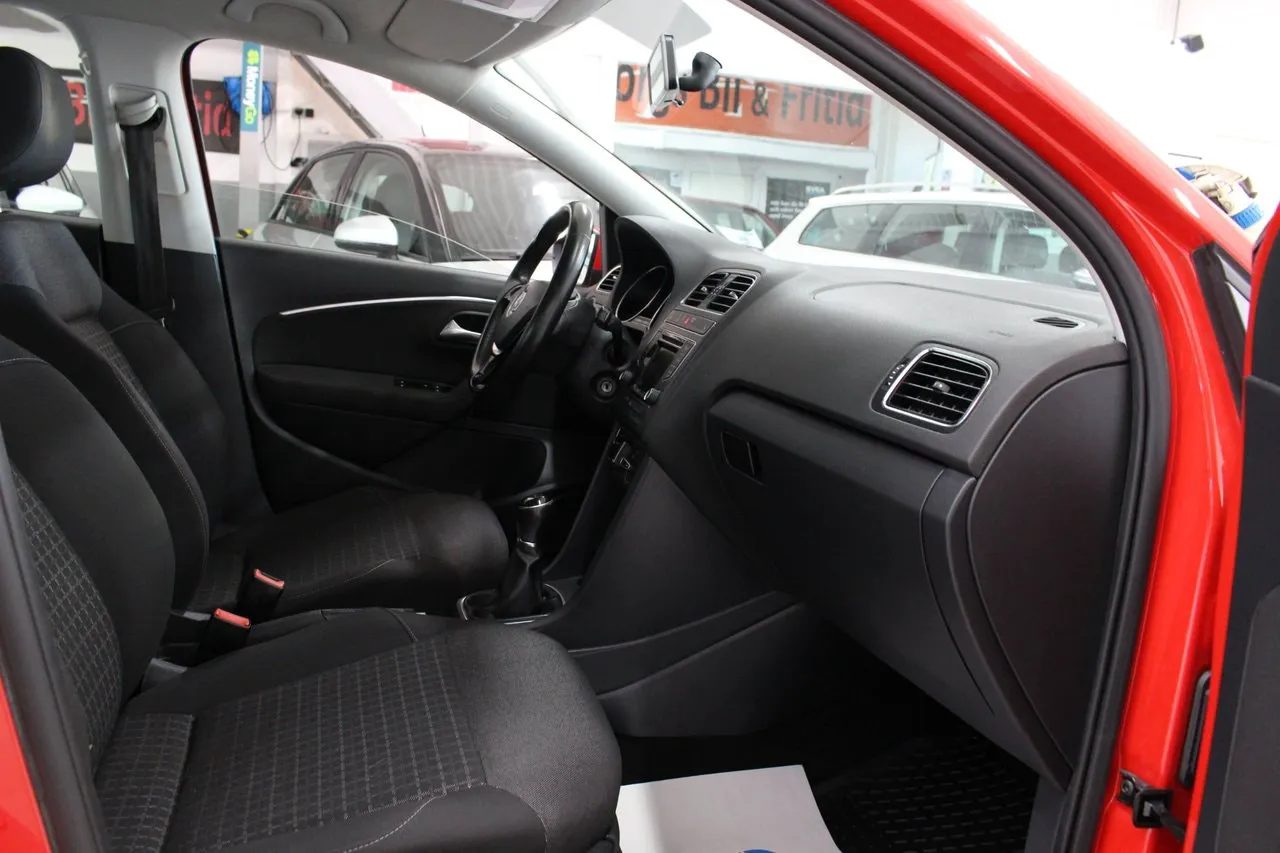 Vehicle image 14