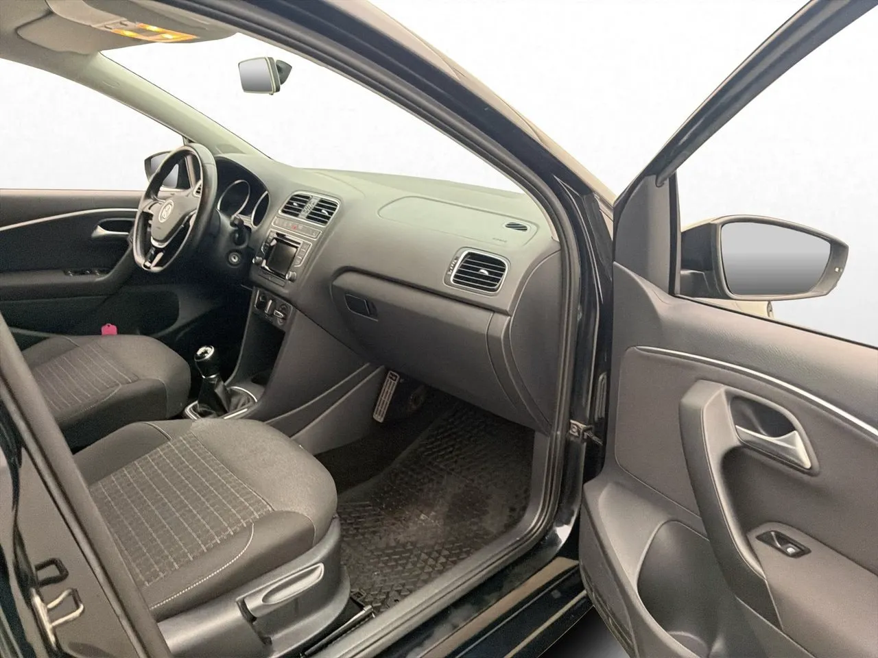 Vehicle image 15