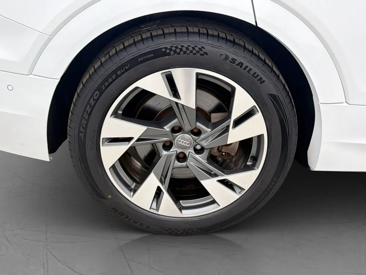 Vehicle image 30