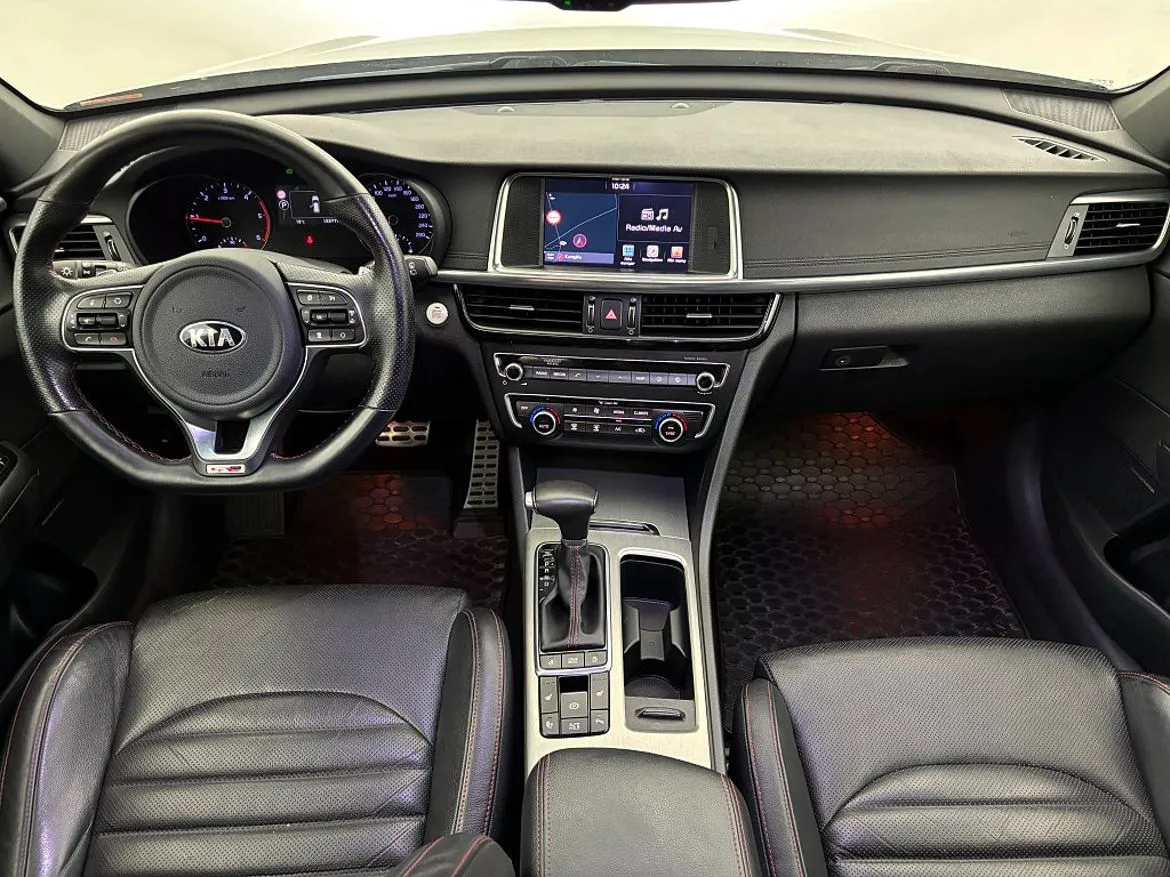 Vehicle image 15