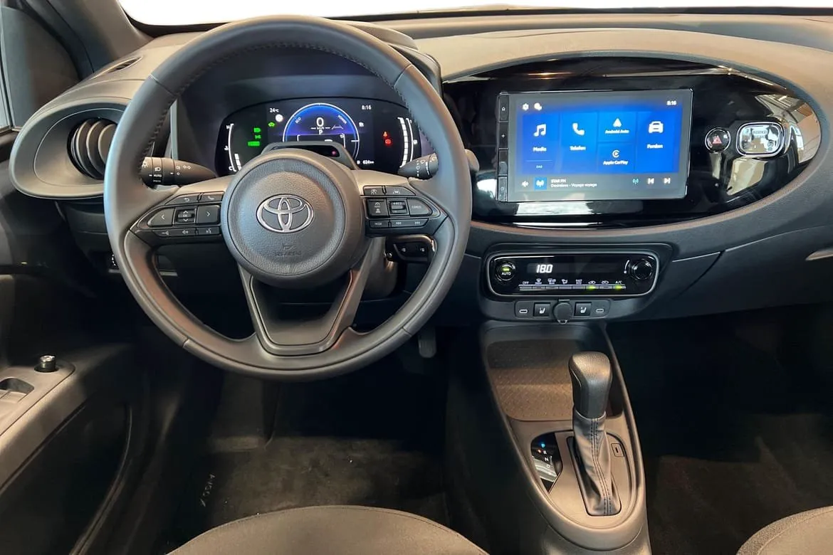 Vehicle image 9