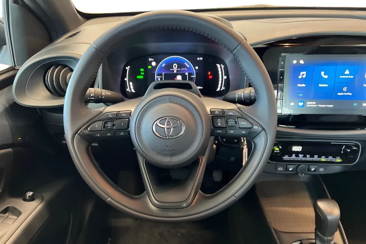 Vehicle image 10