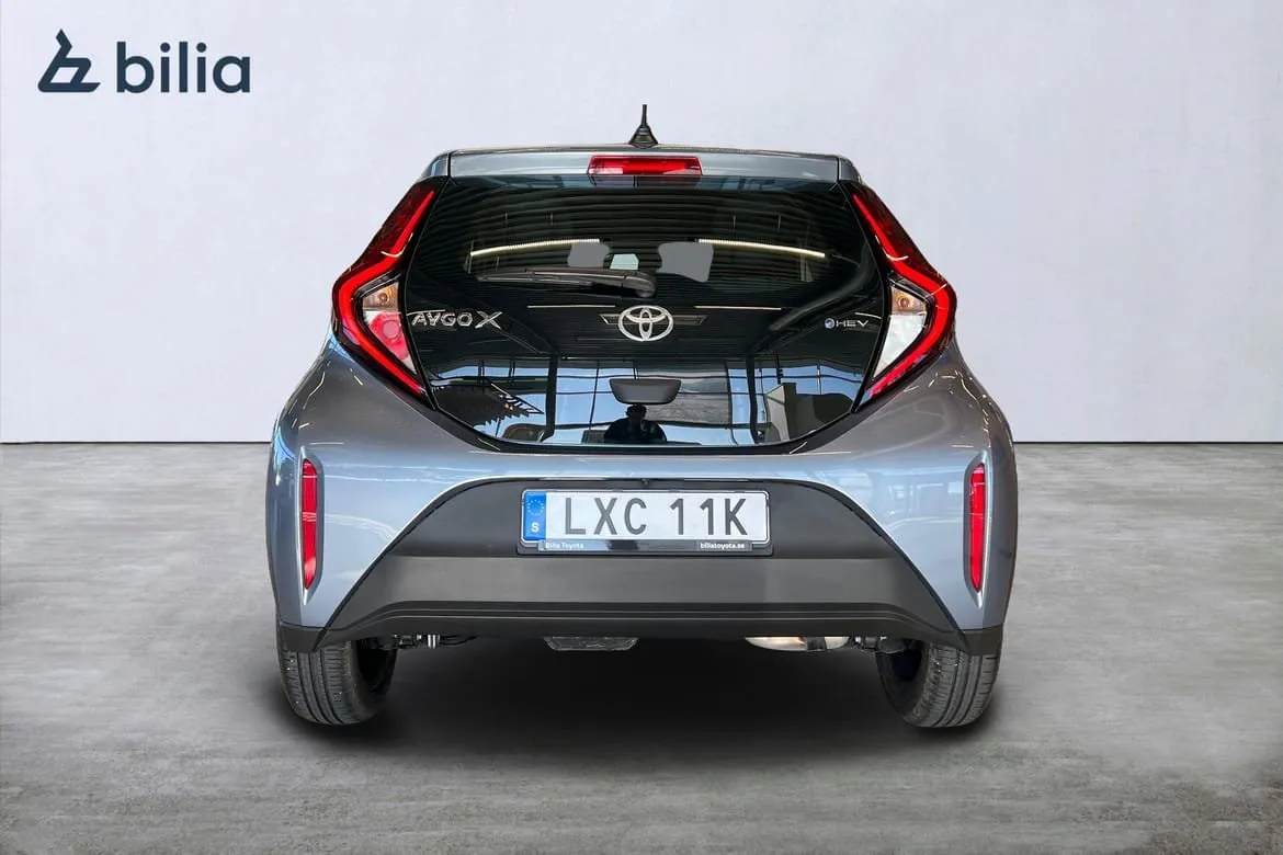 Vehicle image 4