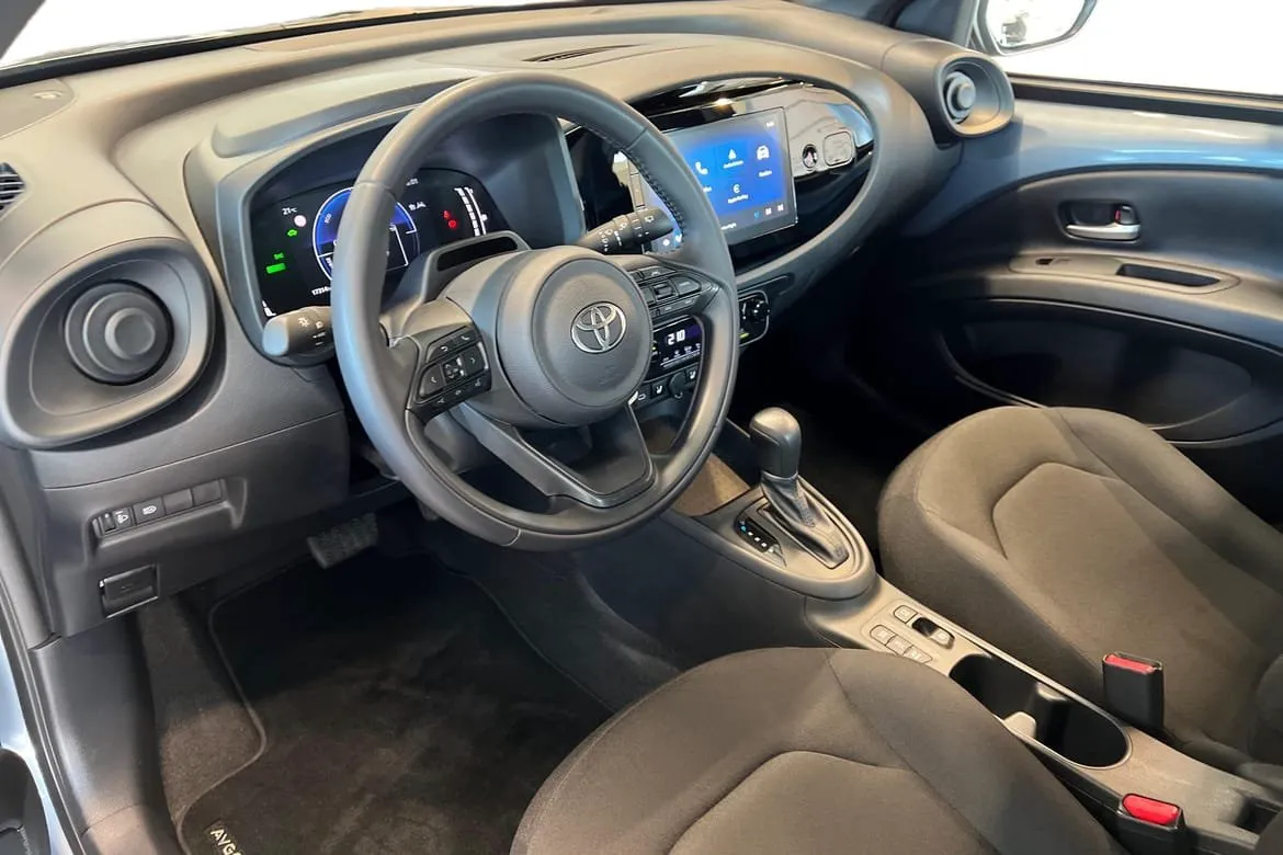 Vehicle image 13