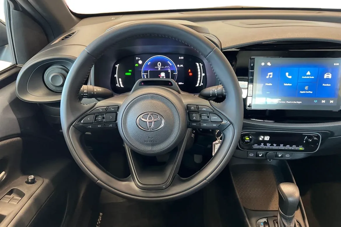 Vehicle image 10