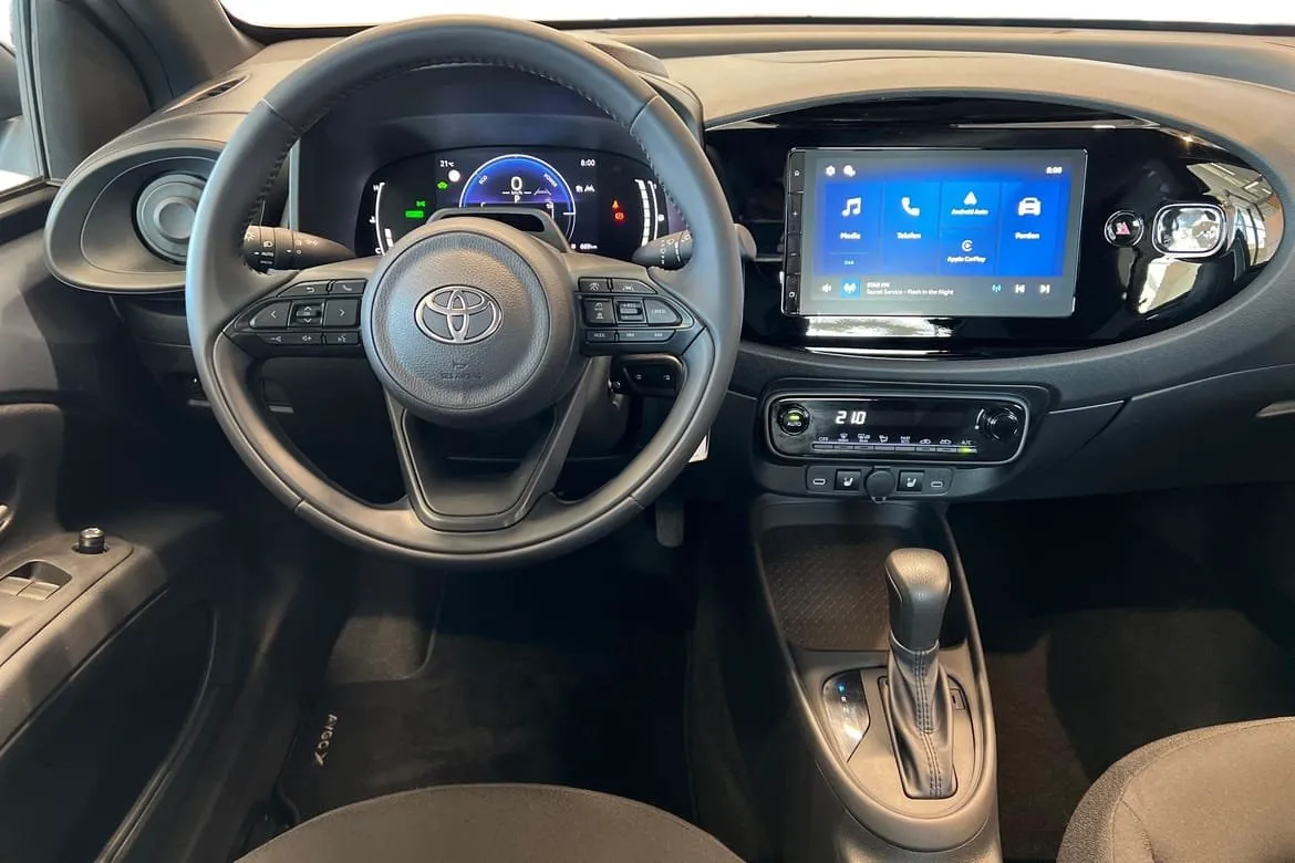 Vehicle image 9