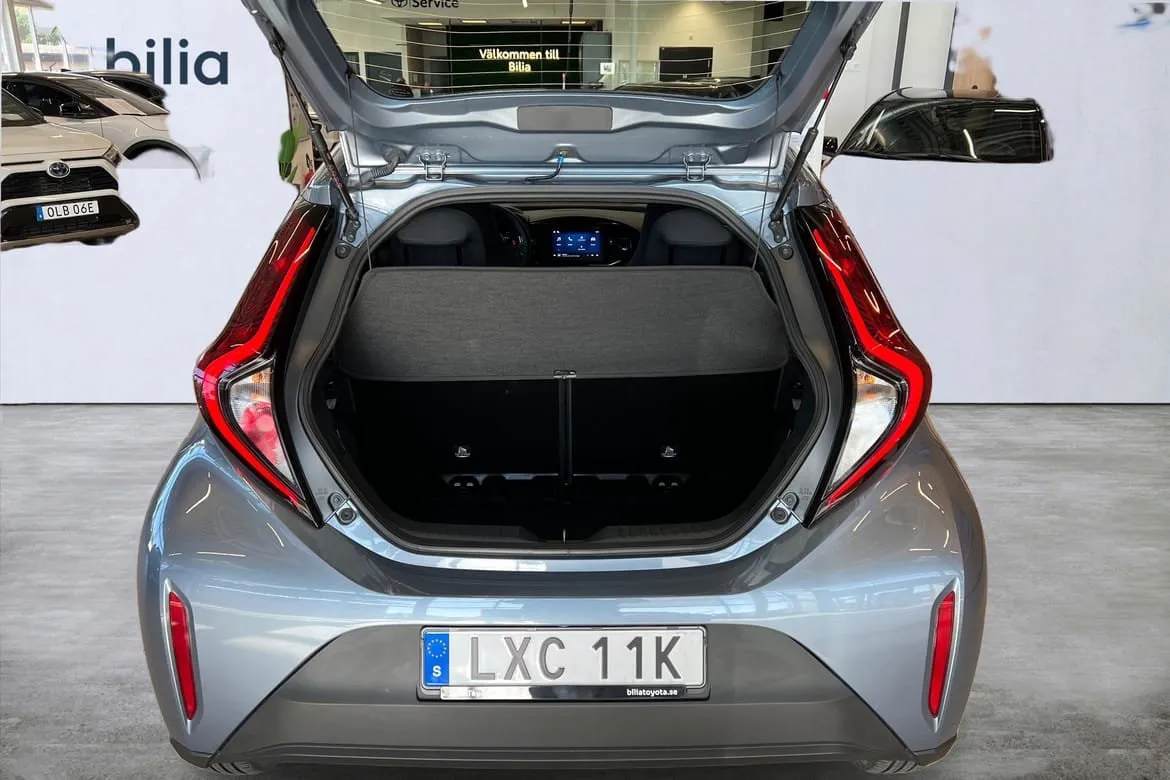 Vehicle image 11