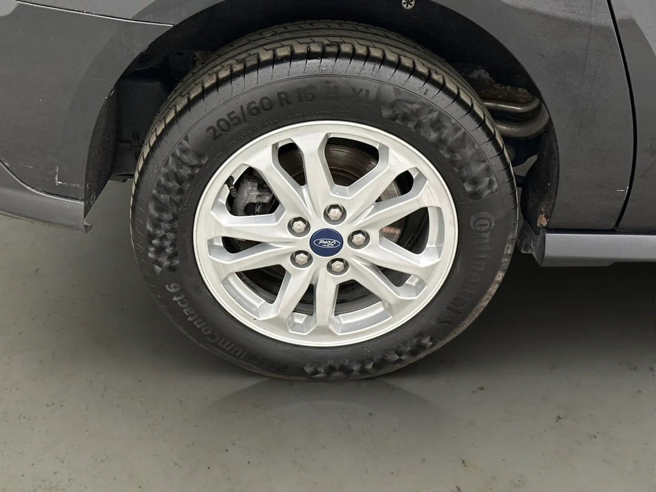 Vehicle image 30