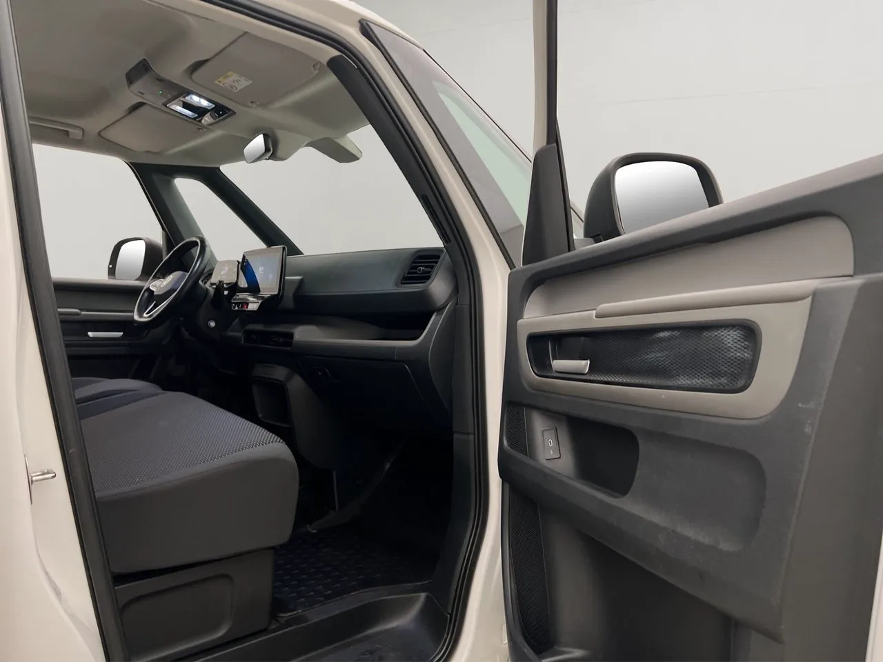 Vehicle image 32
