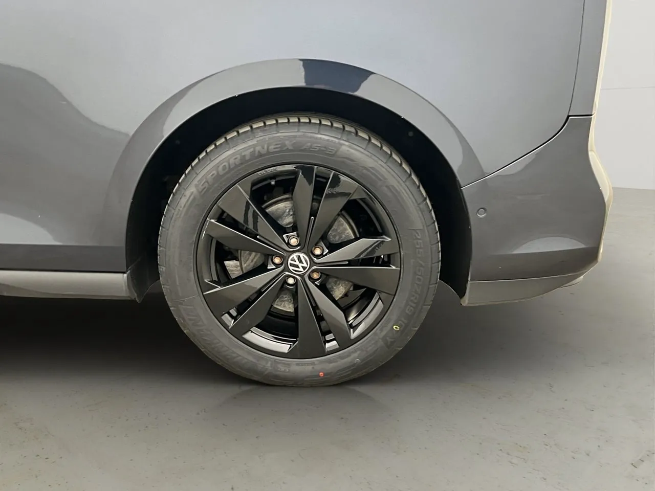 Vehicle image 33
