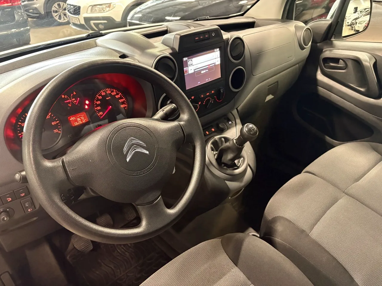 Vehicle image 4